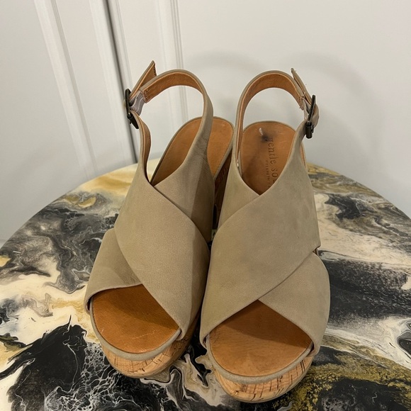 Gentle Souls by Kenneth Cole Paulina Platform Sandal - Picture 2 of 9